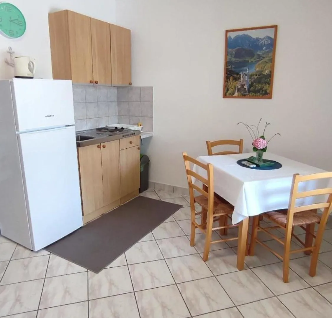 Apartment Gemuetliches Erdgeschoss-Studio Fuer 2 Personen Crikvenica