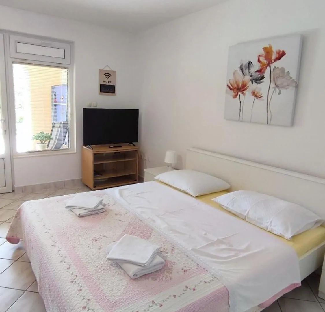 Gemuetliches Erdgeschoss-Studio Fuer 2 Personen Crikvenica Apartment