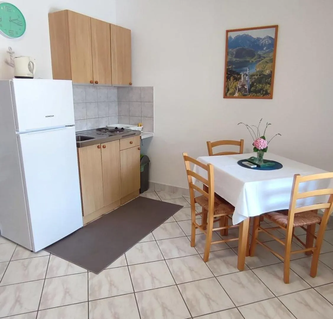 Gemuetliches Erdgeschoss Studio Fuer 2 Personen Crikvenica Apartment